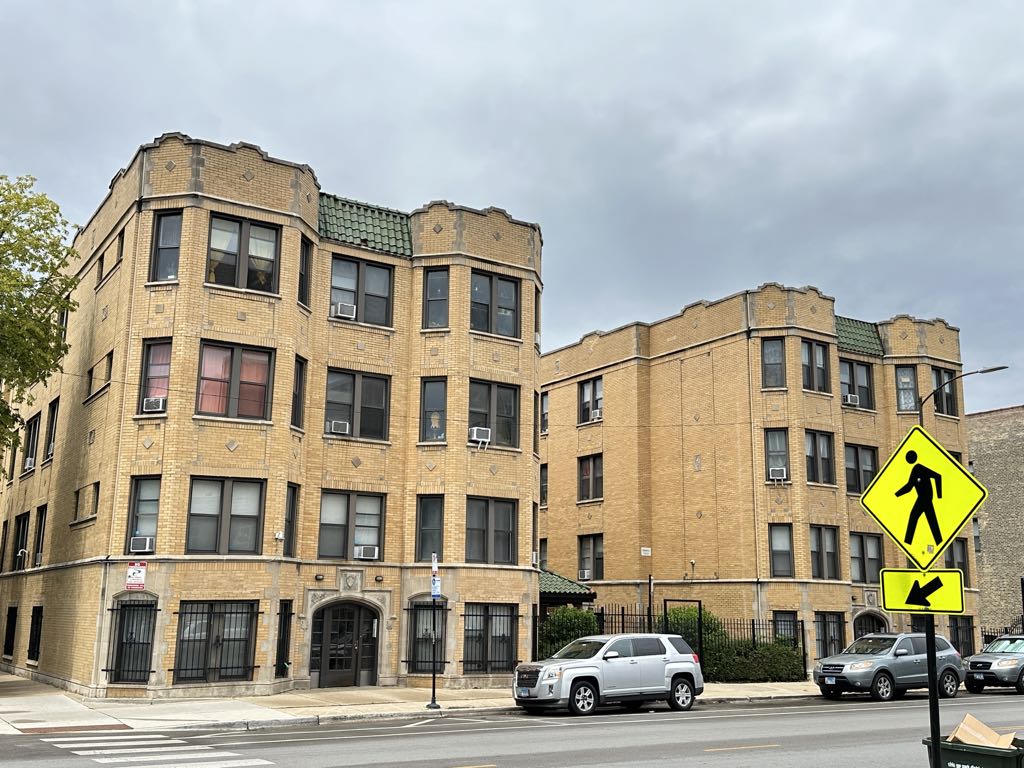 https://chicagocityflats.com/pics/52662-A.jpg?timestamp=2024-12-03T02:50:17-06:00