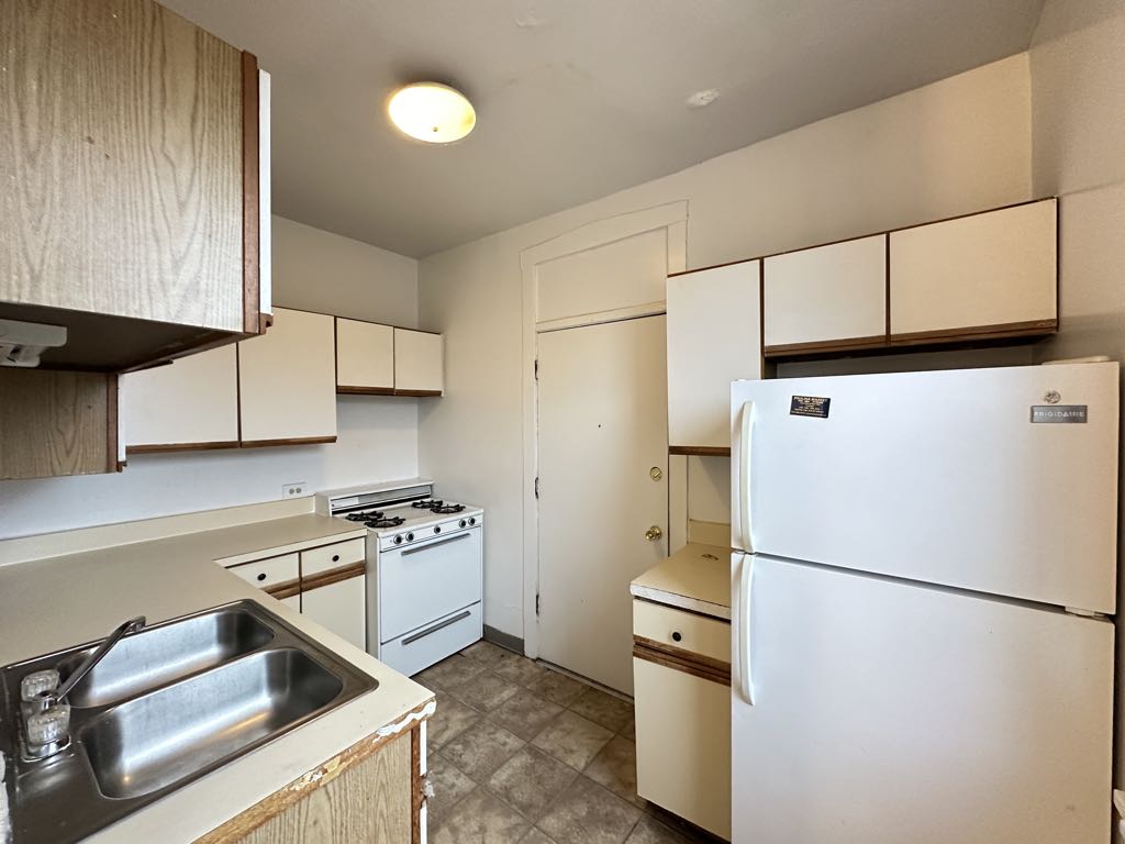 https://chicagocityflats.com/pics/52662-B.jpg?timestamp=2024-12-03T02:50:17-06:00