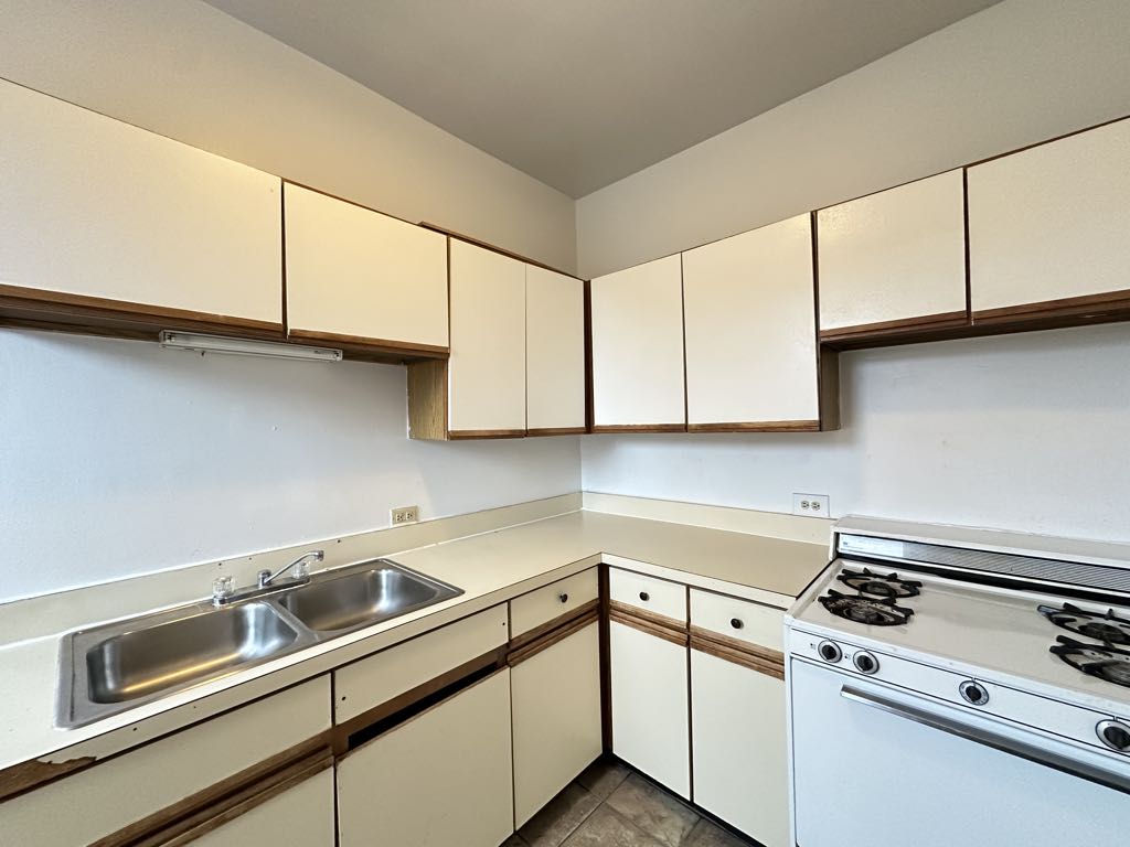 https://chicagocityflats.com/pics/52662-C.jpg?timestamp=2024-12-03T02:50:17-06:00