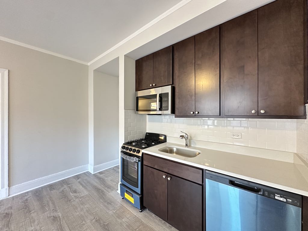 https://chicagocityflats.com/pics/52728-D.jpg?timestamp=2024-12-03T02:50:03-06:00