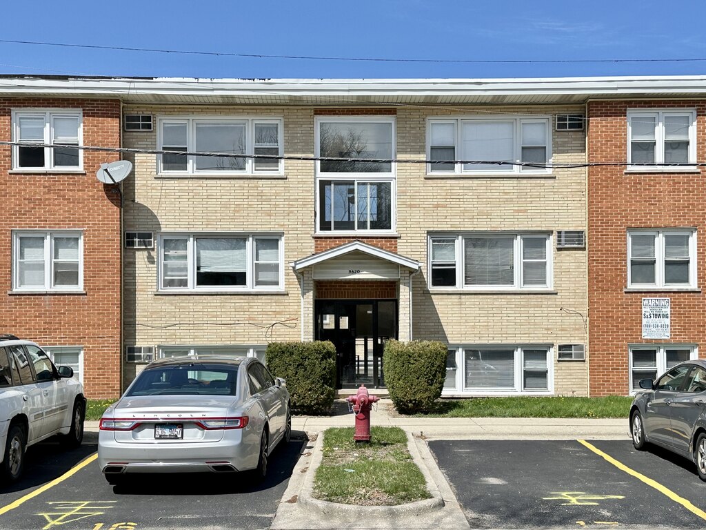 https://chicagocityflats.com/pics/56358-A.jpg?timestamp=2025-04-15T07:19:36-05:00