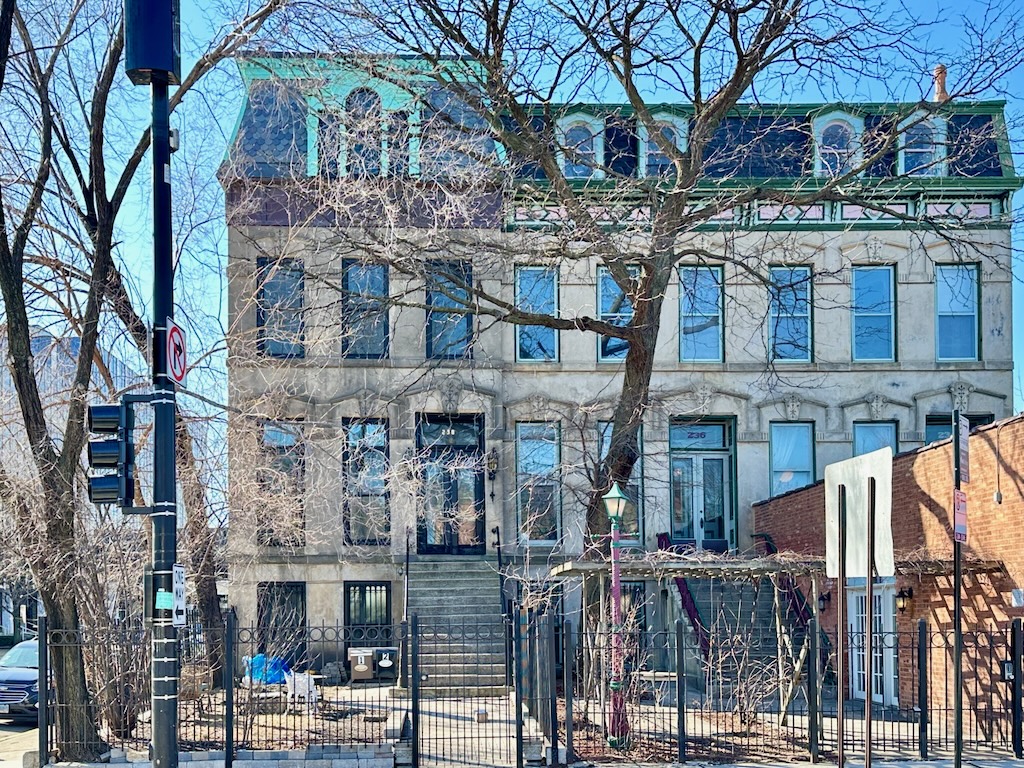 https://chicagocityflats.com/pics/56500-A.jpg?timestamp=2025-02-26T06:50:42-06:00