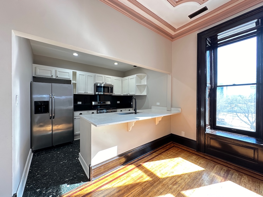 https://chicagocityflats.com/pics/56500-B.jpg?timestamp=2025-02-26T06:50:42-06:00