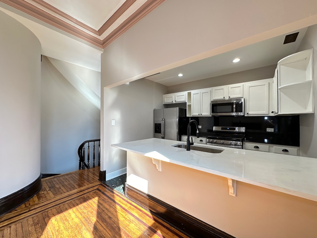 https://chicagocityflats.com/pics/56500-C.jpg?timestamp=2025-02-26T06:50:42-06:00