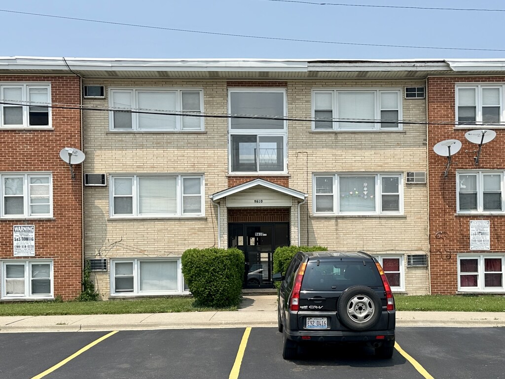 https://chicagocityflats.com/pics/56996-A.jpg?timestamp=2025-06-11T09:03:03-05:00