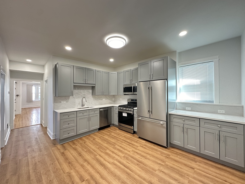 https://chicagocityflats.com/pics/57051-B.jpg?timestamp=2025-05-02T15:15:59-05:00