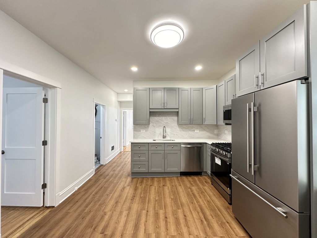 https://chicagocityflats.com/pics/57051-C.jpg?timestamp=2025-05-02T15:15:59-05:00