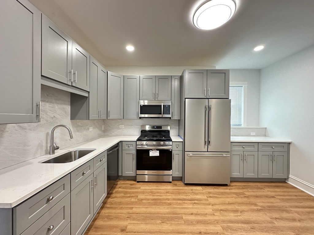 https://chicagocityflats.com/pics/57051-D.jpg?timestamp=2025-05-02T15:15:59-05:00