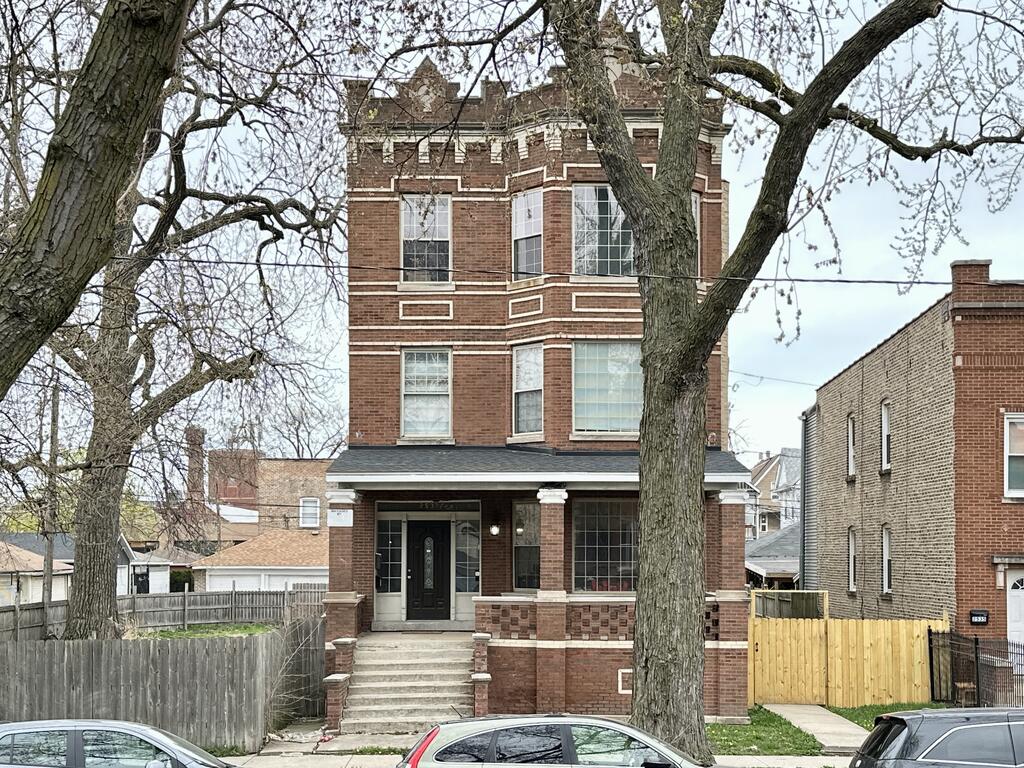 https://chicagocityflats.com/pics/57052-A.jpg?timestamp=2025-04-21T04:23:45-05:00