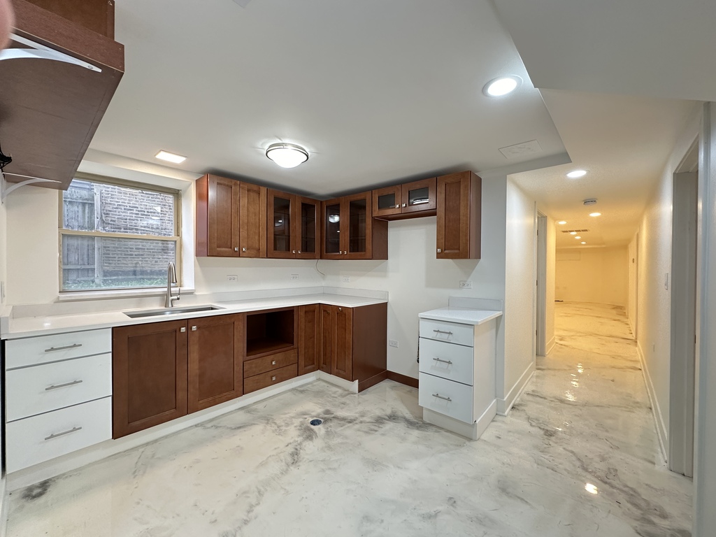 https://chicagocityflats.com/pics/57052-B.jpg?timestamp=2025-04-21T04:23:45-05:00