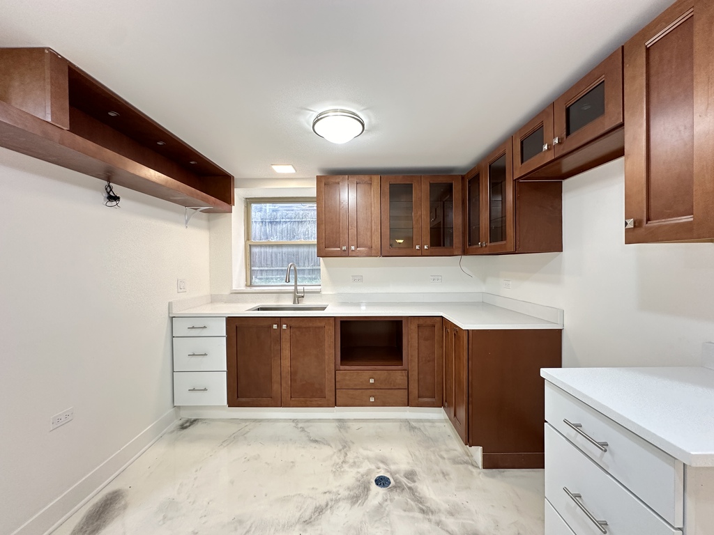 https://chicagocityflats.com/pics/57052-C.jpg?timestamp=2025-04-21T04:23:45-05:00