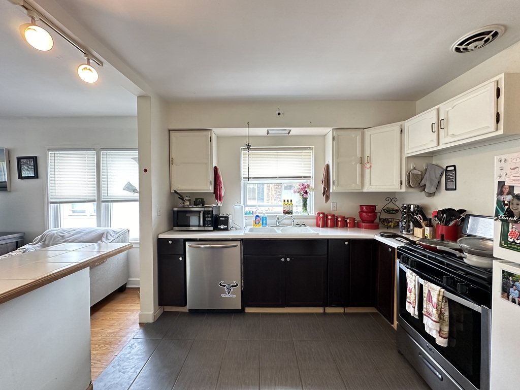 https://chicagocityflats.com/pics/57118-D.jpg?timestamp=2025-05-28T17:41:13-05:00