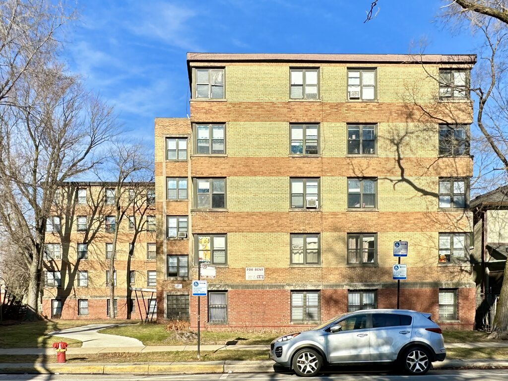 https://chicagocityflats.com/pics/57119-A.jpg?timestamp=2025-05-20T07:34:01-05:00