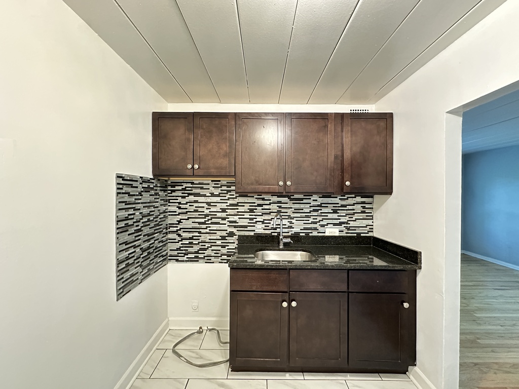 https://chicagocityflats.com/pics/57119-B.jpg?timestamp=2025-05-20T07:34:01-05:00