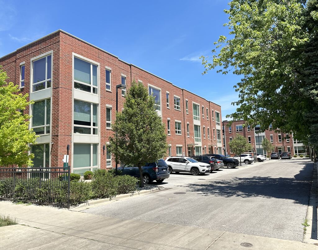 https://chicagocityflats.com/pics/57137-A.jpg?timestamp=2025-05-08T19:06:53-05:00