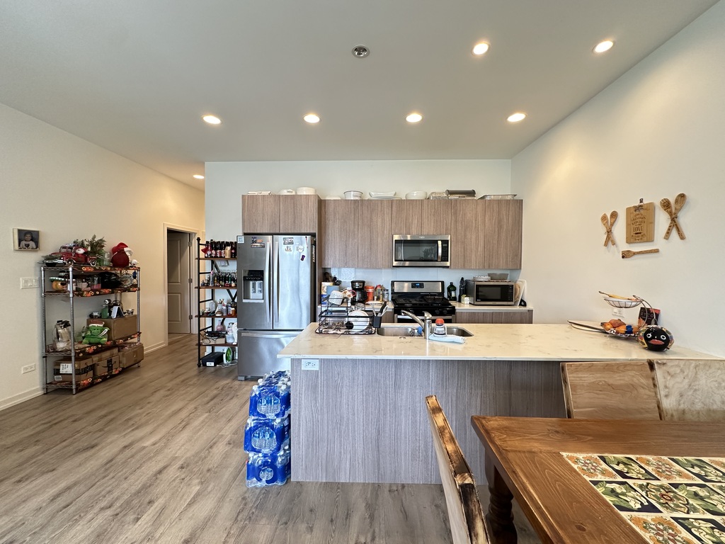 https://chicagocityflats.com/pics/57137-C.jpg?timestamp=2025-05-08T19:06:53-05:00