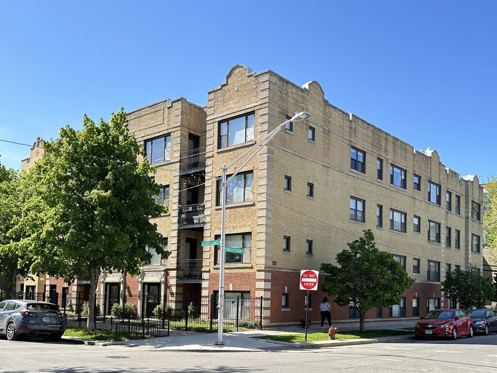 https://chicagocityflats.com/pics/57149-A.jpg?timestamp=2025-05-10T11:36:08-05:00