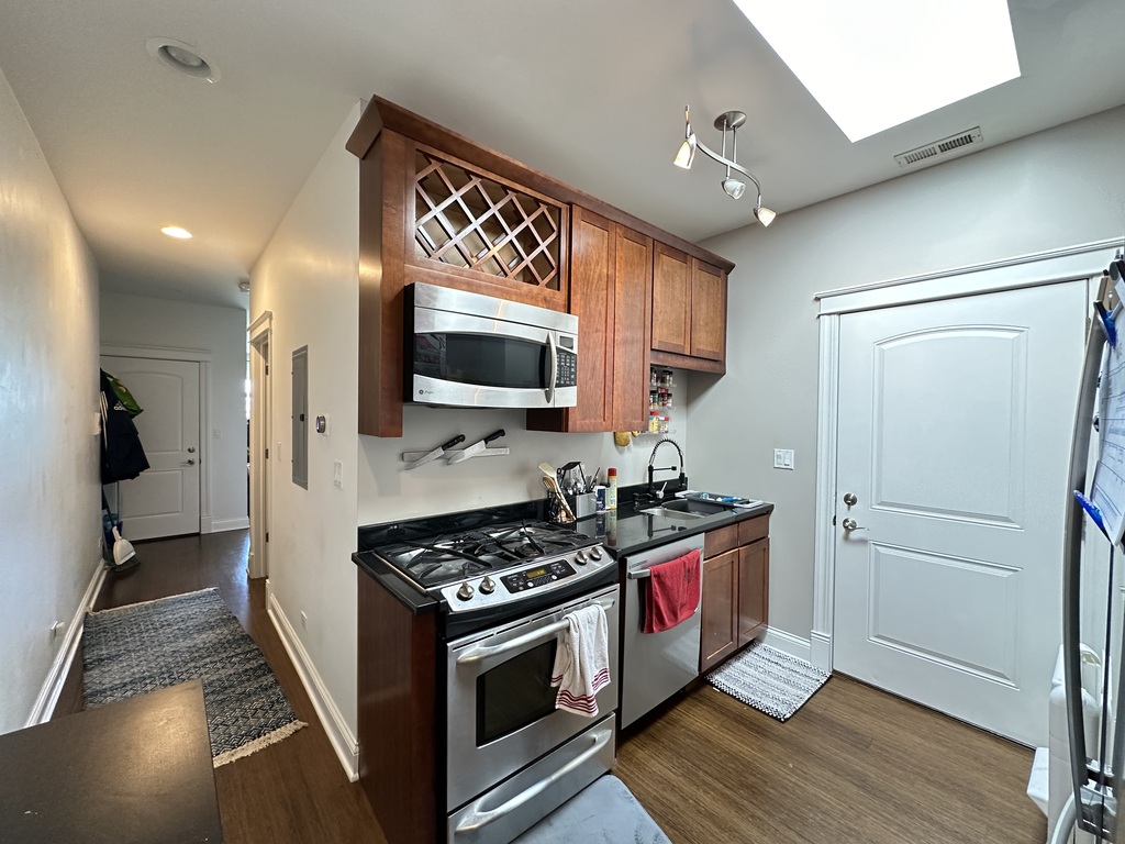 https://chicagocityflats.com/pics/57149-B.jpg?timestamp=2025-05-10T11:36:08-05:00