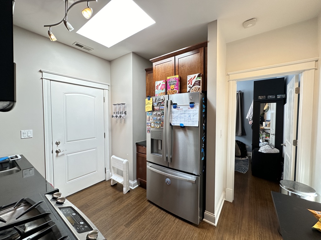 https://chicagocityflats.com/pics/57149-C.jpg?timestamp=2025-05-10T11:36:08-05:00