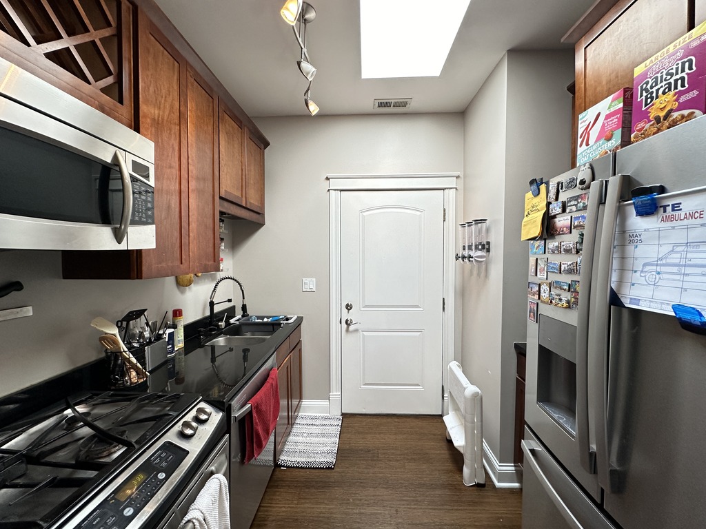 https://chicagocityflats.com/pics/57149-D.jpg?timestamp=2025-05-10T11:36:08-05:00