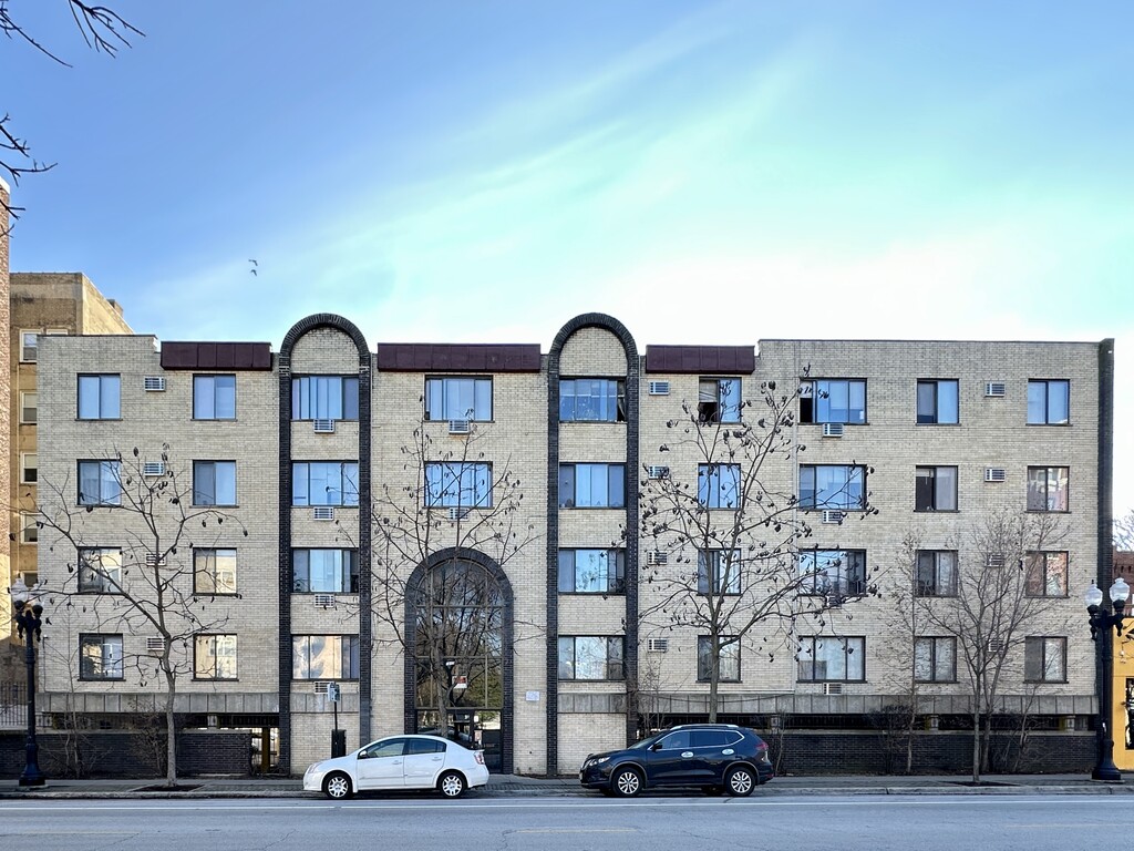 https://chicagocityflats.com/pics/57152-A.jpg?timestamp=2025-05-28T17:41:13-05:00