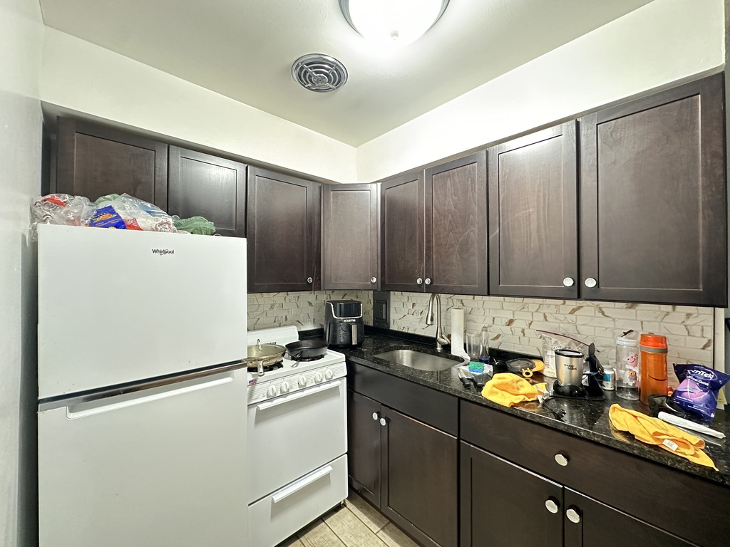 https://chicagocityflats.com/pics/57152-B.jpg?timestamp=2025-05-28T17:41:13-05:00