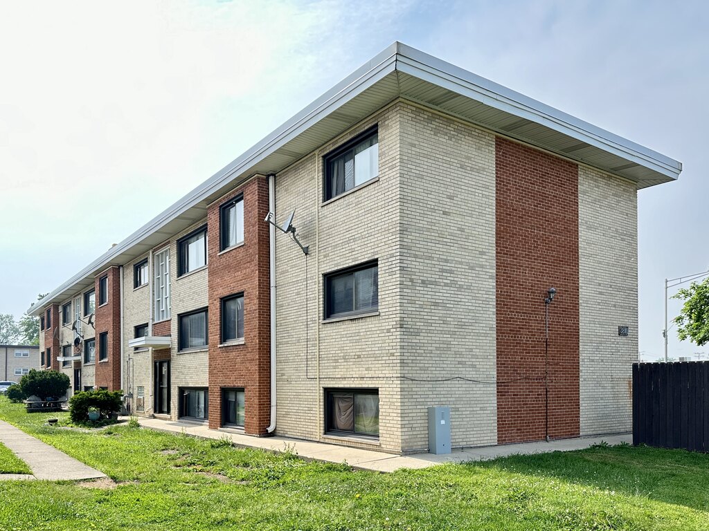 https://chicagocityflats.com/pics/57186-A.jpg?timestamp=2025-06-06T10:34:19-05:00