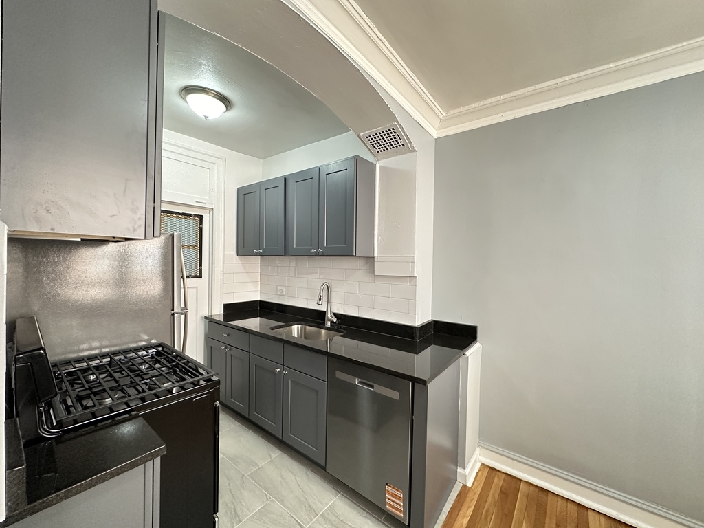 https://chicagocityflats.com/pics/57188-C.jpg?timestamp=2025-06-11T09:03:14-05:00