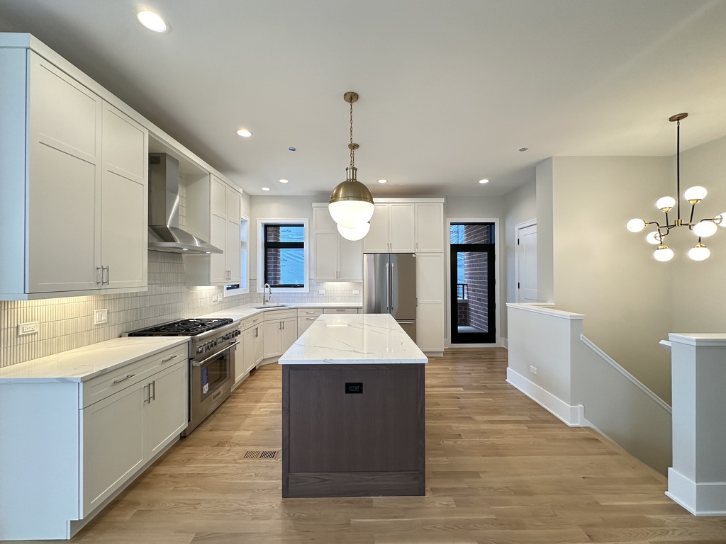 https://chicagocityflats.com/pics/57216-B.jpg?timestamp=2025-05-18T12:18:59-05:00