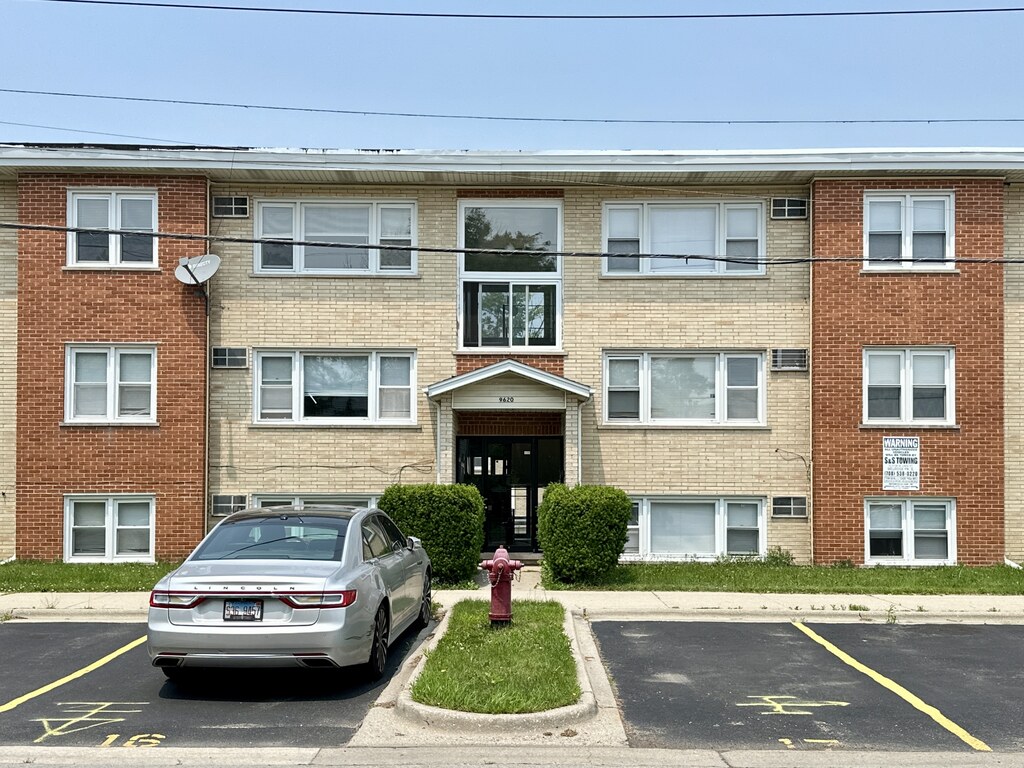 https://chicagocityflats.com/pics/57261-A.jpg?timestamp=2025-06-11T09:03:14-05:00