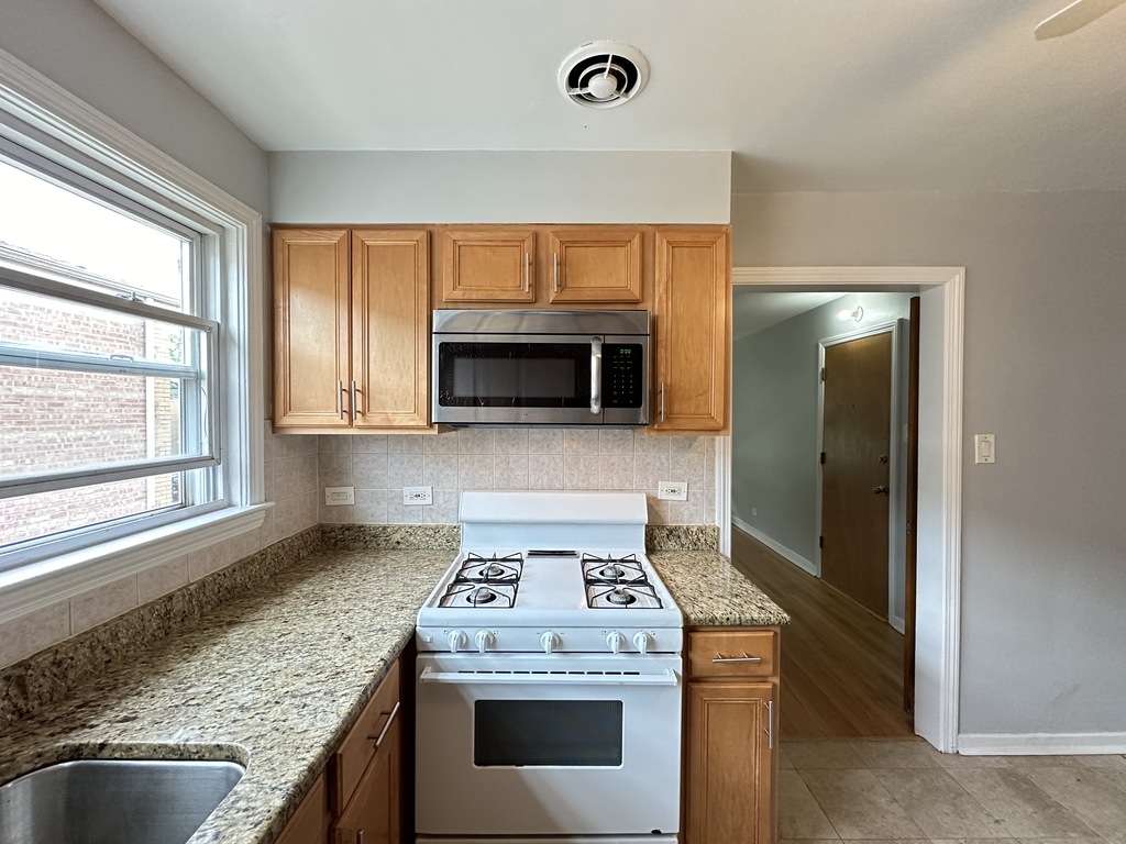 https://chicagocityflats.com/pics/57282-D.jpg?timestamp=2025-06-14T12:30:37-05:00