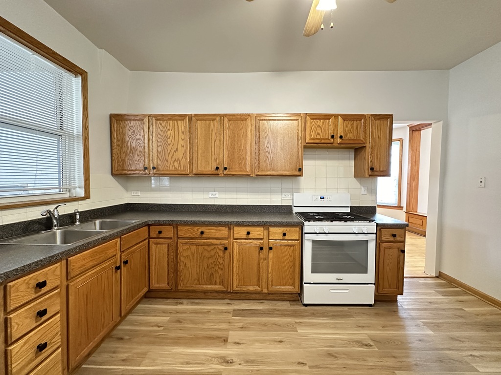 https://chicagocityflats.com/pics/57286-C.jpg?timestamp=2025-06-10T04:08:17-05:00