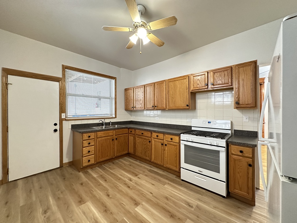 https://chicagocityflats.com/pics/57286-D.jpg?timestamp=2025-06-10T04:08:17-05:00