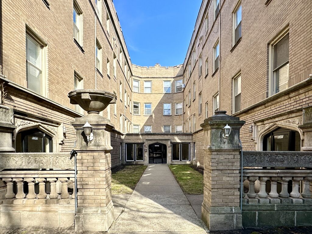 https://chicagocityflats.com/pics/57298-A.jpg?timestamp=2025-06-06T10:34:23-05:00