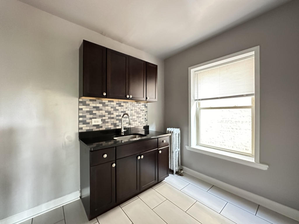 https://chicagocityflats.com/pics/57298-B.jpg?timestamp=2025-06-06T10:34:23-05:00