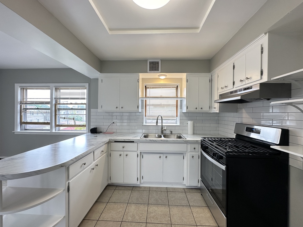 https://chicagocityflats.com/pics/57313-C.jpg?timestamp=2025-06-06T10:34:23-05:00