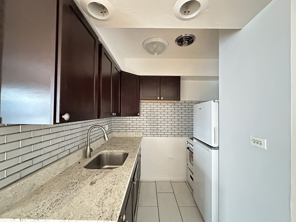 https://chicagocityflats.com/pics/57326-C.jpg?timestamp=2025-06-11T09:03:18-05:00