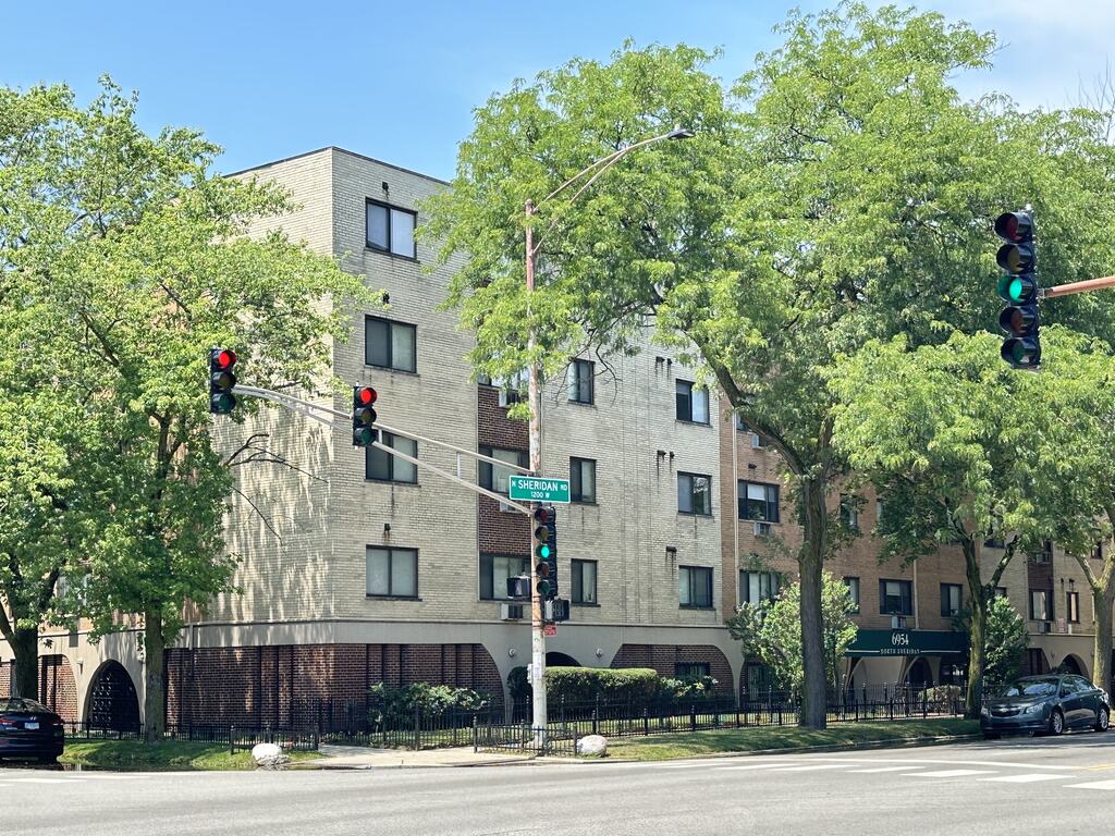 https://chicagocityflats.com/pics/57346-A.jpg?timestamp=2025-06-12T10:47:02-05:00