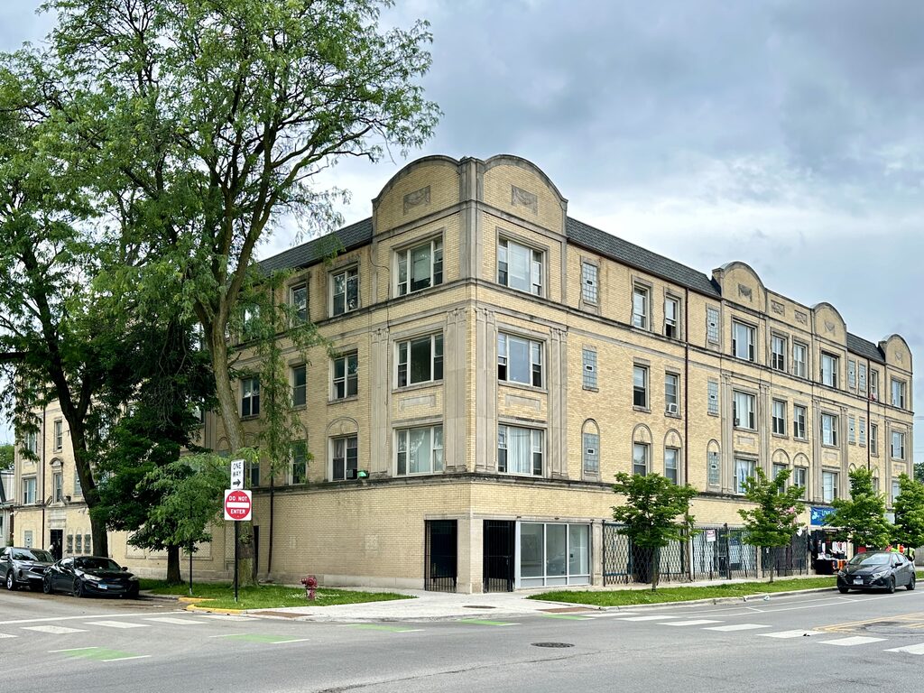 https://chicagocityflats.com/pics/57398-A.jpg?timestamp=2025-06-19T09:39:01-05:00