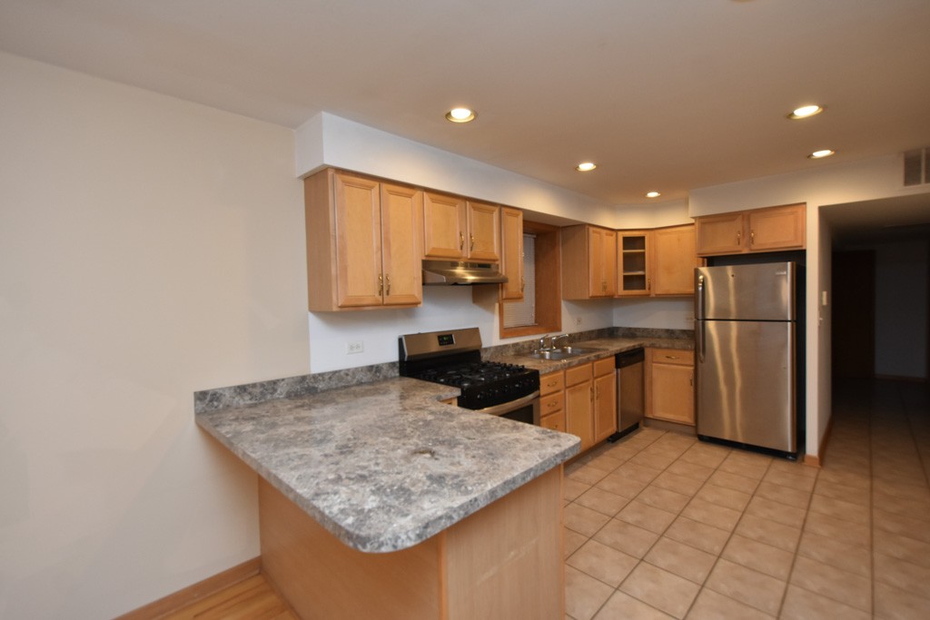 https://chicagocityflats.com/pics/5773-B.jpg?timestamp=2024-12-03T02:50:04-06:00