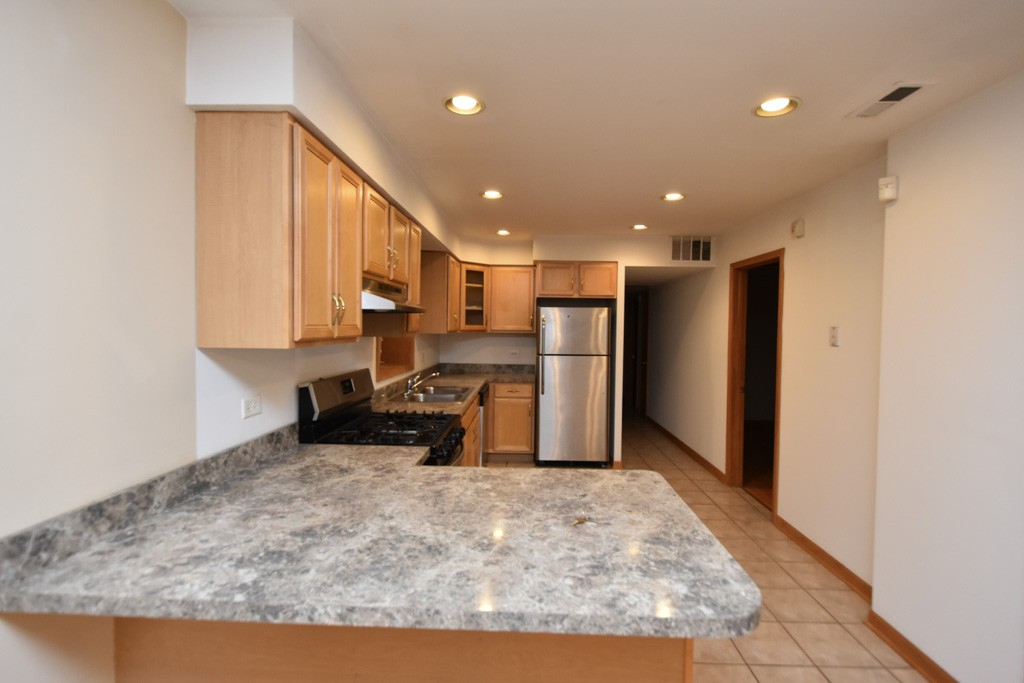 https://chicagocityflats.com/pics/5773-C.jpg?timestamp=2024-12-03T02:50:04-06:00