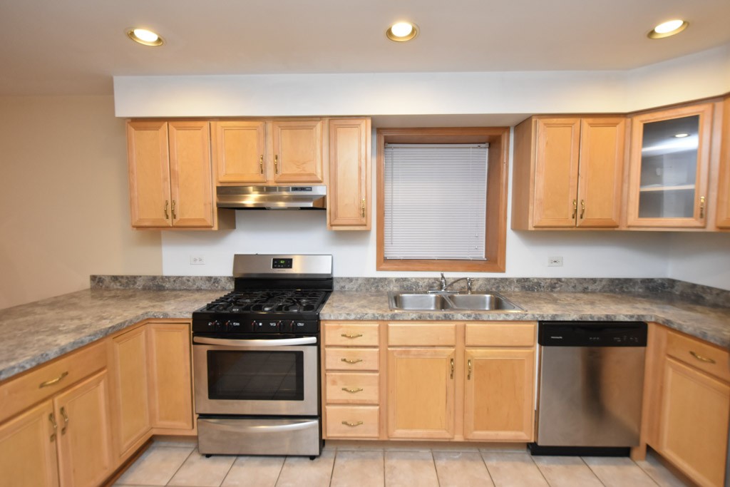 https://chicagocityflats.com/pics/5773-D.jpg?timestamp=2024-12-03T02:50:04-06:00