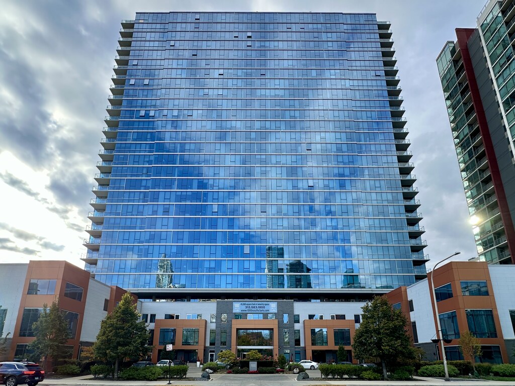 998 Clark, Chicago, IL - 2,600 USD/ month