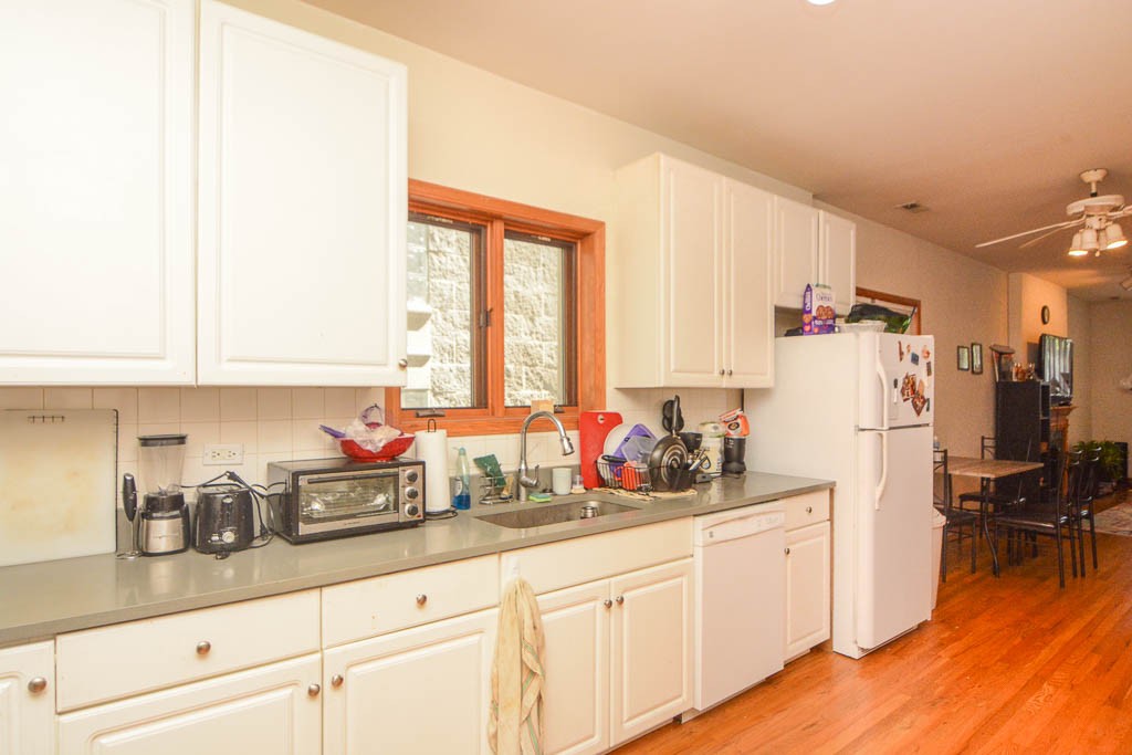 https://chicagocityflats.com/pics/882-C.jpg?timestamp=2024-12-03T02:50:03-06:00