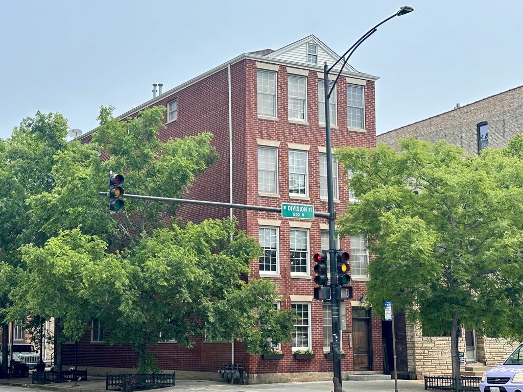 https://chicagocityflats.com/pics/892-A.jpg?timestamp=2025-06-11T09:03:03-05:00