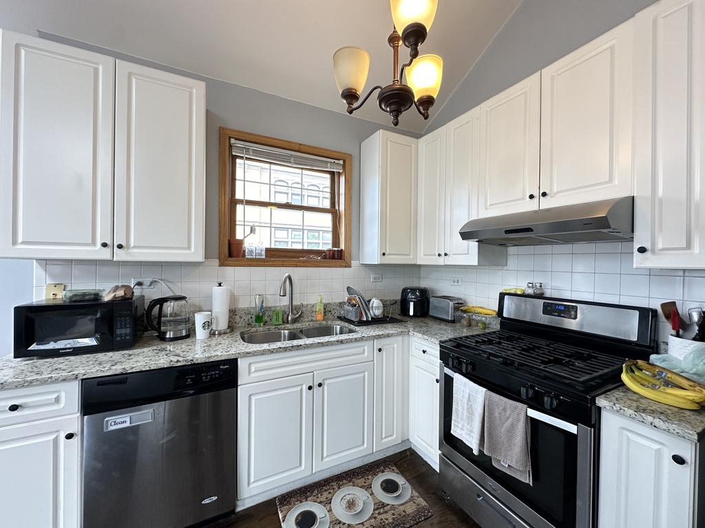 https://chicagocityflats.com/pics/892-D.jpg?timestamp=2025-06-11T09:03:03-05:00